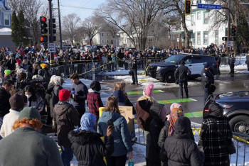 Фотография к новости: Протестующие  в Миннеаполисе начали строить баррикады после стрельбы