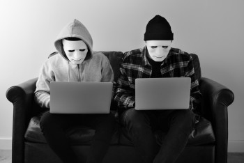 Фотография к новости: За "списание" кредитов мошенники получили до 9 лет тюрьмы