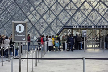 Фотография к новости: Лувр вновь закрыли из-за забастовки его сотрудников