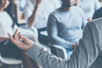 Фотография к новости: Тренинги и коучи угрожают психическому здоровью казахстанцев – мажилисмен