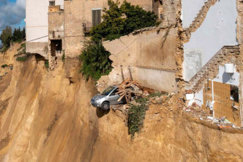 Фотография к новости: В МИРЕ: взрыв газа в Узбекистане, рост туберкулёза в Британии и оползень на Сицилии