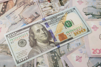 Фотография к новости: Курс доллара начал расти в Казахстане