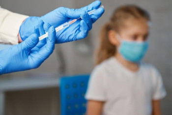 Фотография к новости: В Астане запретили плановую госпитализацию детей без прививки от кори