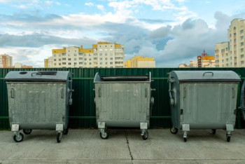 Фотография к новости: В Семее в мусорном контейнере нашли тело новорождённого