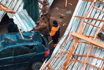 Фотография к новости: Сильный ветер повредил дома и электросети в Жанатасе: объявлен режим ЧС