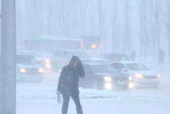 Фотография к новости: Снег и метель в 14 областях Казахстана: предупреждение КазАвтоЖол