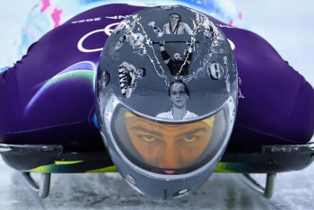 Фотография к новости: Украинскому скелетонисту запретили выступать в шлеме с изображениями спортсменов, погибших на войне