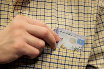 Фотография к новости: Казахстанец пытался дать взятку полицейскому и отделался штрафом