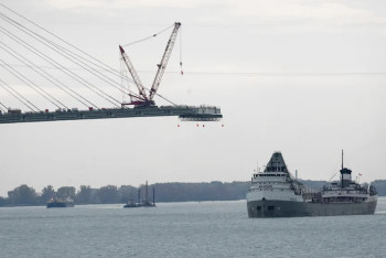 Фотография к новости: Трамп угрожает Канаде блокировкой ключевого пограничного моста