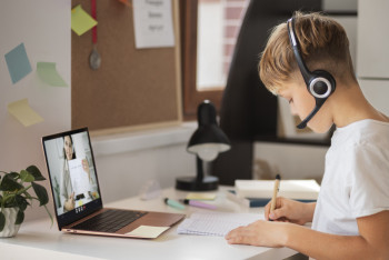 Фотография к новости: В Астане школьники второй смены переведены на дистанционку