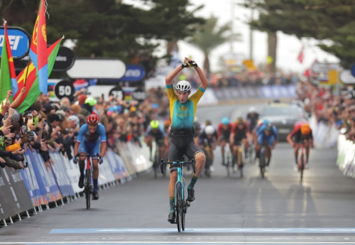 Фотография к новости: Казахстанец завоевал "золото" чемпионата Азии по велоспорту на шоссе