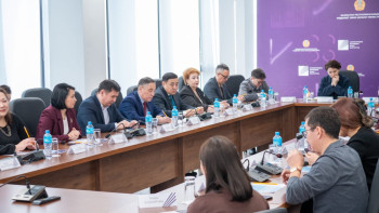 Фотография к новости: Экспертный клуб «SARAP»: в новом проекте Конституции особое внимание уделяется культуре и образованию