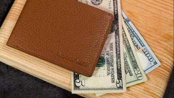 Фотография к новости: Сколько просят за доллар в обменниках Казахстана