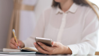 Фотография к новости: Телеграм-канал "Уральская неделя" наказали за проведение опроса о референдуме