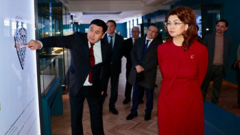 Фотография к новости: Аида Балаева посетила новый зал «Алтын Орда» в Национальном музее