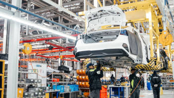 Фотография к новости: Работники завода Allur поддержали проект новой Конституции на встрече с руководством