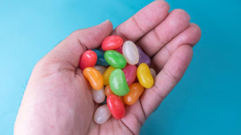 Фотография к новости: Скандал в супермаркете: за конфеты с насекомыми костанайке выплатили 250 тысяч тенге