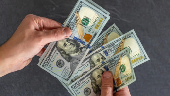 Фотография к новости: Доллар под давлением: как политика Трампа ослабляет мировую валюту