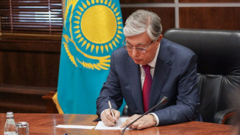 Фотография к новости: Легенда пресс-службы Президента Казахстана Игорь Романов награжден к юбилею