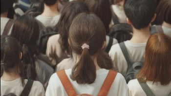 Фотография к новости: Давку в школе Актау сняли на видео