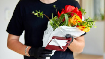 Фотография к новости: Как мошенники обманывают казахстанцев перед 8 Марта