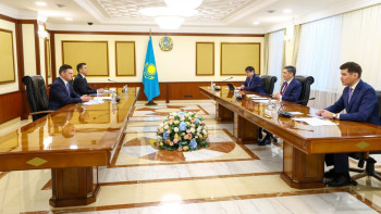 Фотография к новости: Бектенов обсудил с Подгузовым совместные проекты ЕАБР