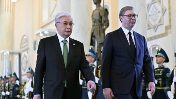 Фотография к новости: Президента Сербии торжественно встретили в Акорде