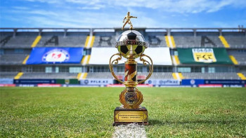 Фотография к новости: Федерация футбола представила новый трофей Суперкубка Казахстана