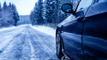 Фотография к новости: Сильный гололед и осадки парализуют движение в Алматинской области