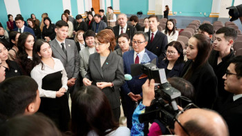 Фотография к новости: Преподаватели и студенты ЗКУ имени М. Утемисова поддержали проект Новой Конституции