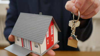 Фотография к новости: Сироты из Актау ждут жилье с 2013 года