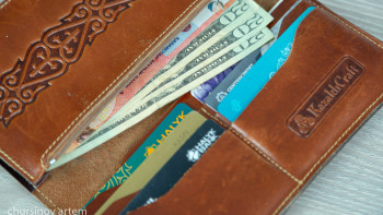 Фотография к новости: Тенге укрепился к доллару на торгах KASE