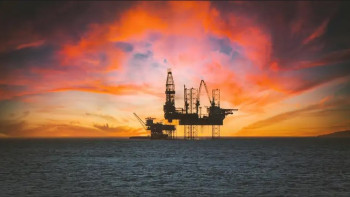 Фотография к новости: Brent торгуется выше $83 на фоне ускорения роста