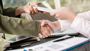 Фотография к новости: Казахстанцы стали чаще занимать деньги в микрофинансовых организациях