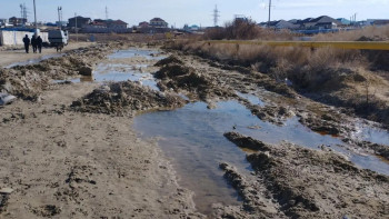 Фотография к новости: Жители пригорода Актау пожаловались на аварийные трубы и слив нечистот