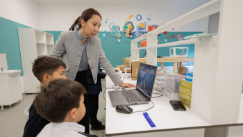 Фотография к новости: Школьники Астаны переходят на дистанционку