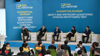 Фотография к новости: Эксперты и депутаты обсудили в Астане значение проекта новой Конституции