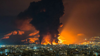 Фотография к новости: США попросили Израиль не наносить удары по нефтяным объектам Ирана – Axios