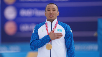 Фотография к новости: Глава государства поздравил Ербола Хамитова с победой на Паралимпиаде