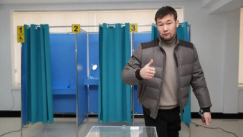 Фотография к новости: Шавкат Рахмонов проголосовал на референдуме в Конаеве