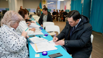 Фотография к новости: Ерлан Аккенженов проголосовал на референдуме