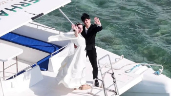 Фотография к новости: Молодожены в Мангистауской области прибыли на референдум на катере по Каспию