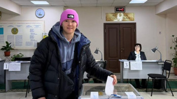 Фотография к новости: Бронзовый призёр Олимпийских игр в Париже Назым Кызайбай проголосовала на референдуме