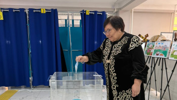 Фотография к новости: Первые жители Алатау проголосовали на избирательном участке