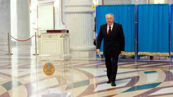 Фотография к новости: Нурсултан Назарбаев проголосовал на референдуме