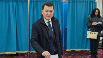 Фотография к новости: Ерлан Карин отдал свой голос на референдуме