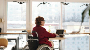 Фотография к новости: Шрифт Брайля и пандусы: наблюдатели оценили условия на избирательных участках