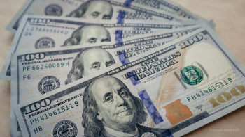 Фотография к новости: Доллар подешевел почти на 5 тенге за сутки: курс доллара к тенге на 17 марта