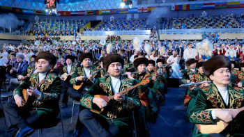 Фотография к новости: Масштабный флешмоб музыкантов в Астане: звучали древние инструменты