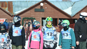 Фотография к новости: 56 сильнейших: в ВКО начались главные старты по сноуборду